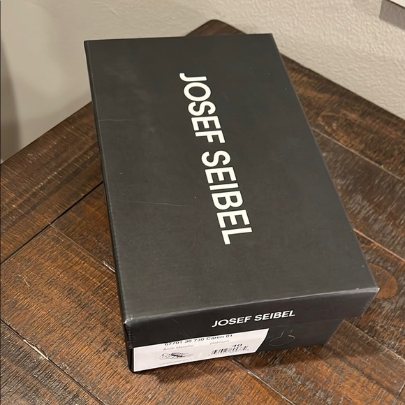 Josef Seibel Silver Sneakers Sleek Comfort Style - Picture 5 of 5